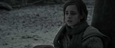 EmmaWatsonFan_dot_nl-HarryPotterAndTheDeathlyHallowsPart1-5494.jpg