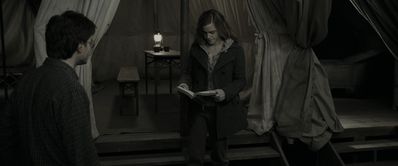 EmmaWatsonFan_dot_nl-HarryPotterAndTheDeathlyHallowsPart1-6212.jpg