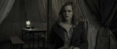 EmmaWatsonFan_dot_nl-HarryPotterAndTheDeathlyHallowsPart1-6234.jpg