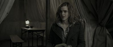 EmmaWatsonFan_dot_nl-HarryPotterAndTheDeathlyHallowsPart1-6241.jpg