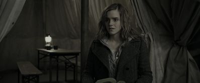 EmmaWatsonFan_dot_nl-HarryPotterAndTheDeathlyHallowsPart1-6242.jpg