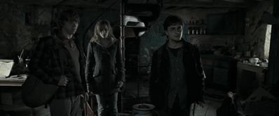 EmmaWatsonFan_dot_nl-HarryPotterAndTheDeathlyHallowsPart1-6759.jpg