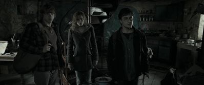 EmmaWatsonFan_dot_nl-HarryPotterAndTheDeathlyHallowsPart1-6771.jpg