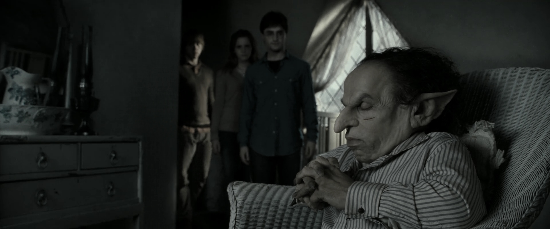 EmmaWatsonFan_dot_nl-HarryPotterAndTheDeathlyHallowsPart2-0182.jpg EmmaWatsonFan_dot_nl-HarryPotterAndTheDeathlyHallowsPart2-0182.jpg