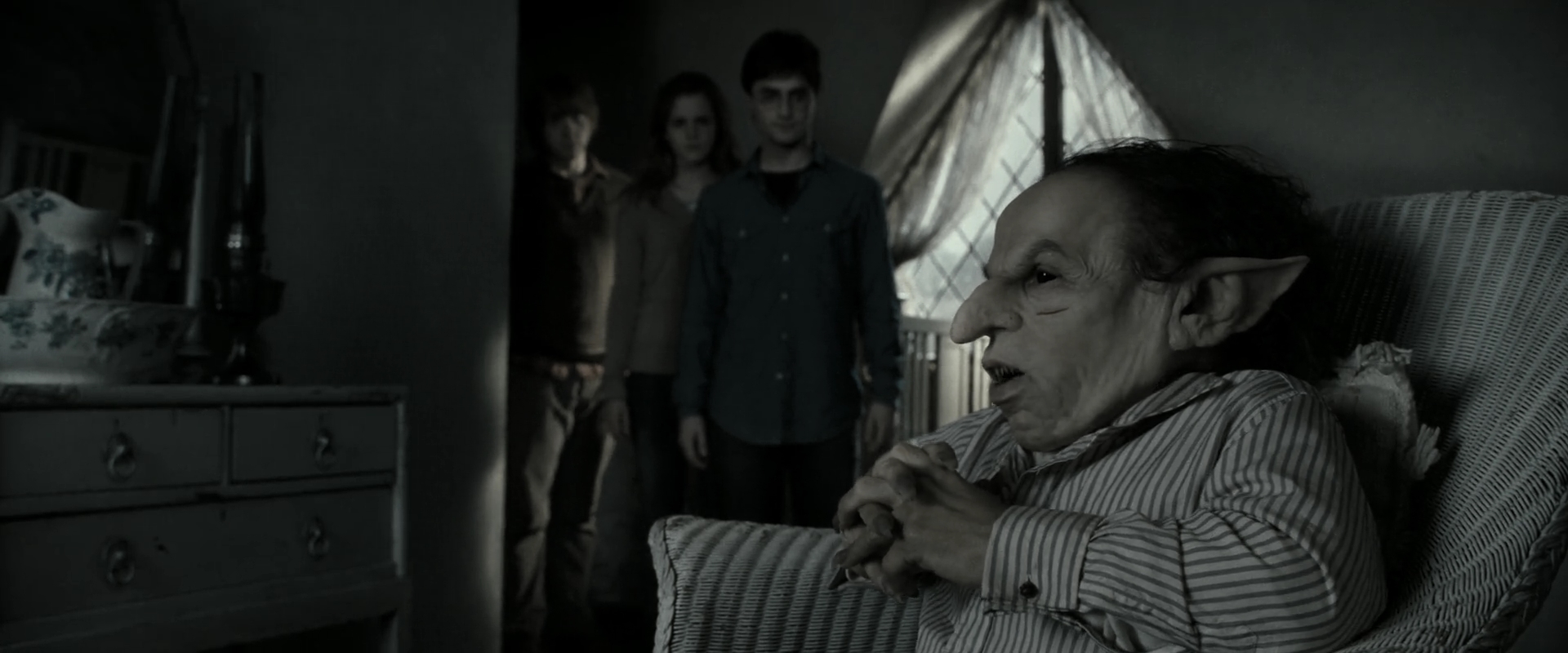 EmmaWatsonFan_dot_nl-HarryPotterAndTheDeathlyHallowsPart2-0185.jpg EmmaWatsonFan_dot_nl-HarryPotterAndTheDeathlyHallowsPart2-0185.jpg