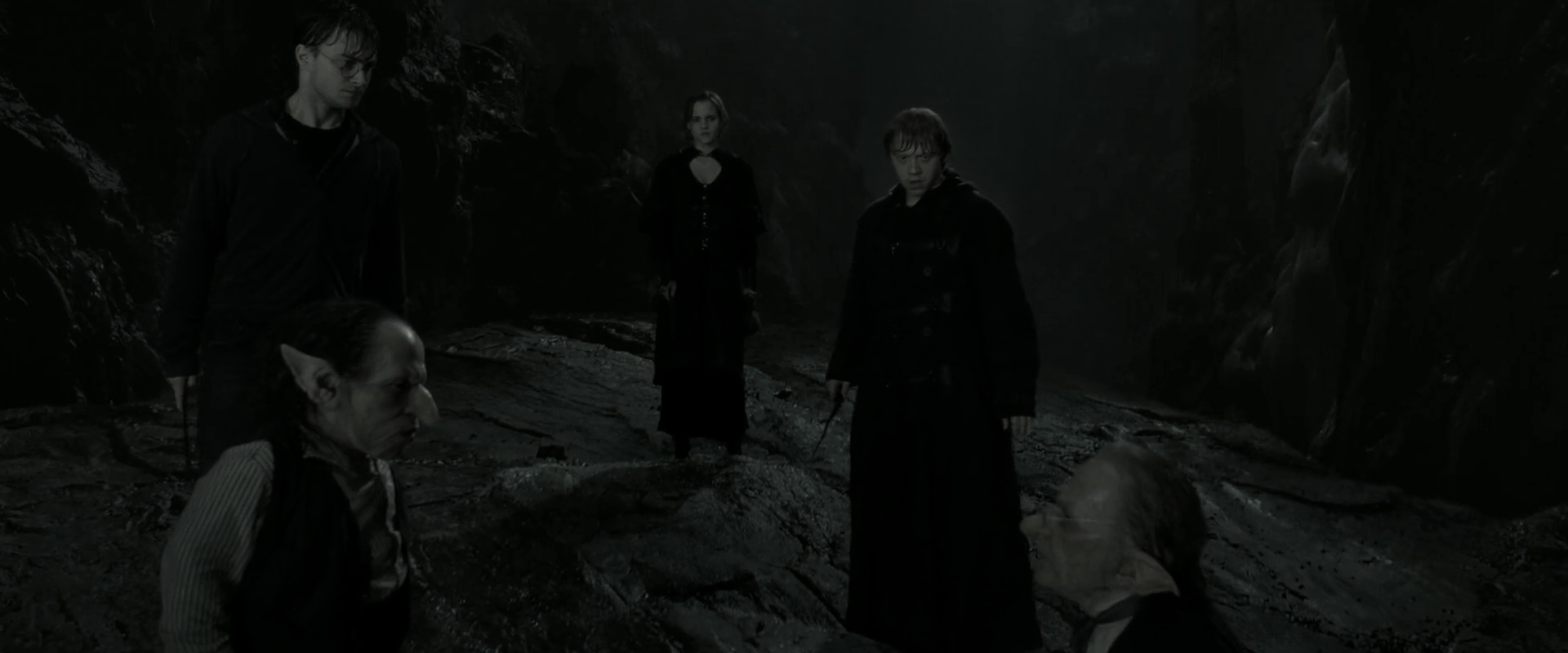 EmmaWatsonFan_dot_nl-HarryPotterAndTheDeathlyHallowsPart2-0931.jpg