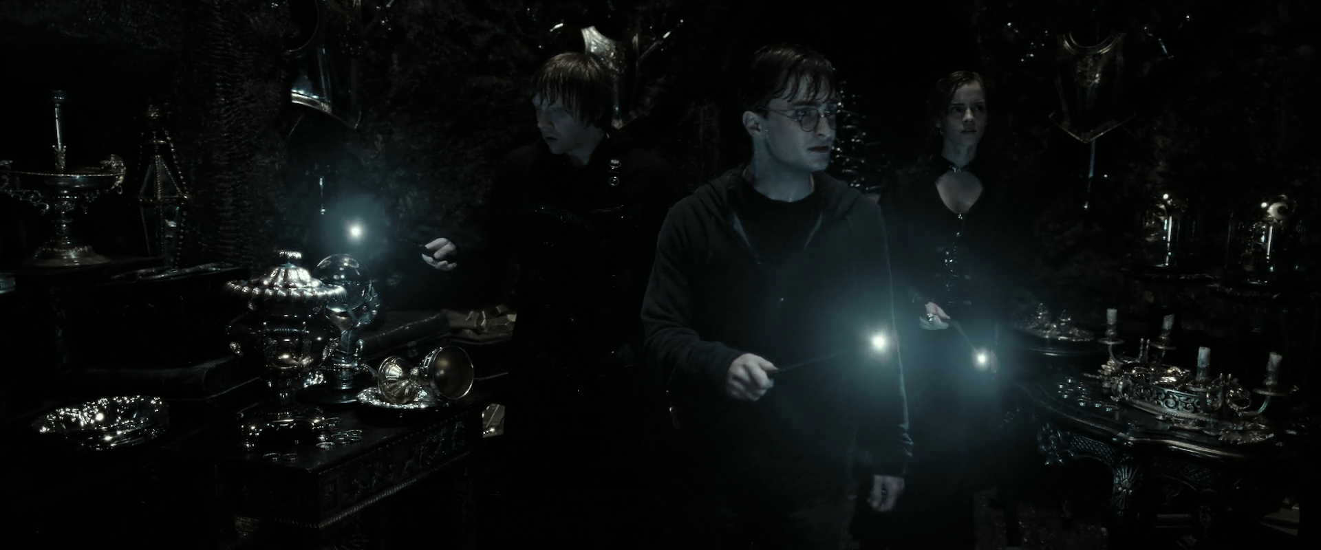 EmmaWatsonFan_dot_nl-HarryPotterAndTheDeathlyHallowsPart2-1015.jpg
