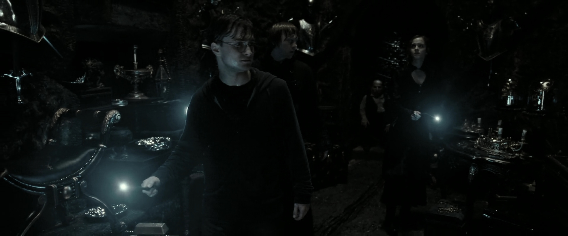 EmmaWatsonFan_dot_nl-HarryPotterAndTheDeathlyHallowsPart2-1022.jpg