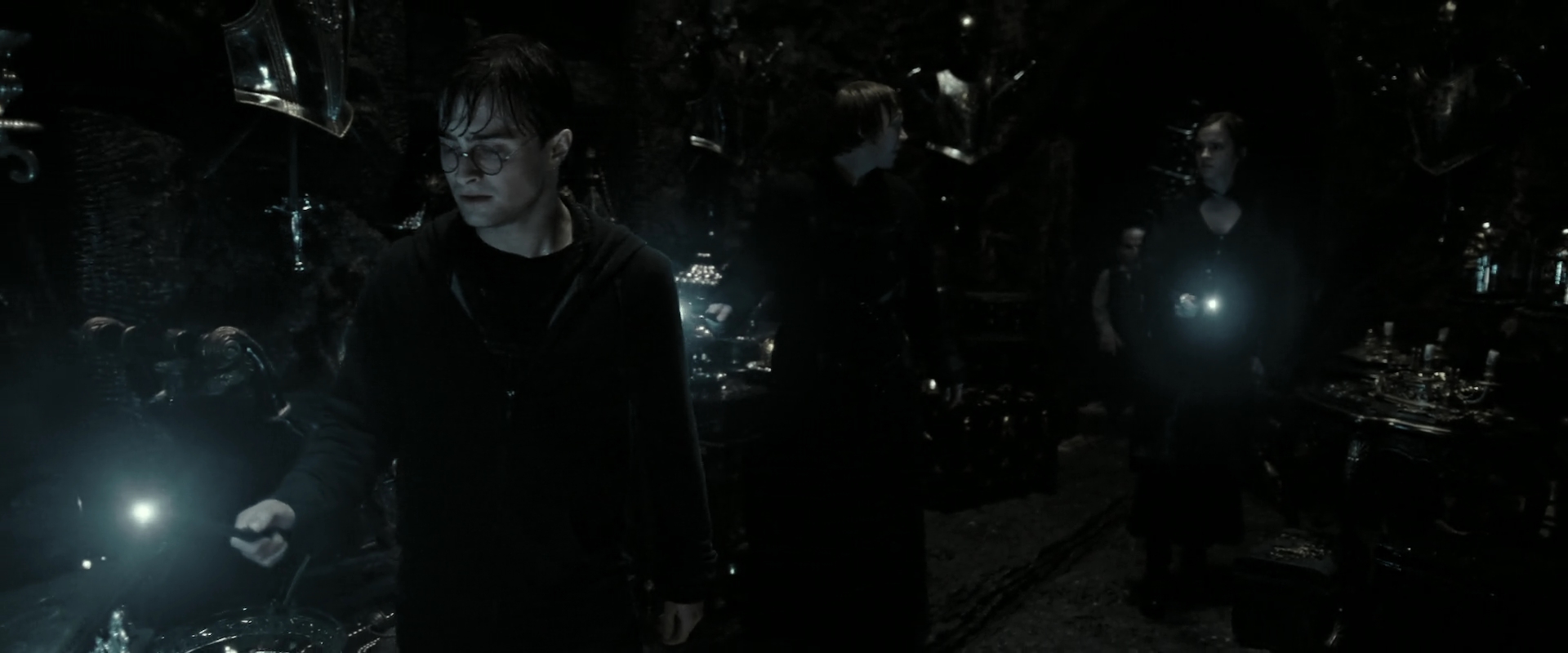 EmmaWatsonFan_dot_nl-HarryPotterAndTheDeathlyHallowsPart2-1025.jpg