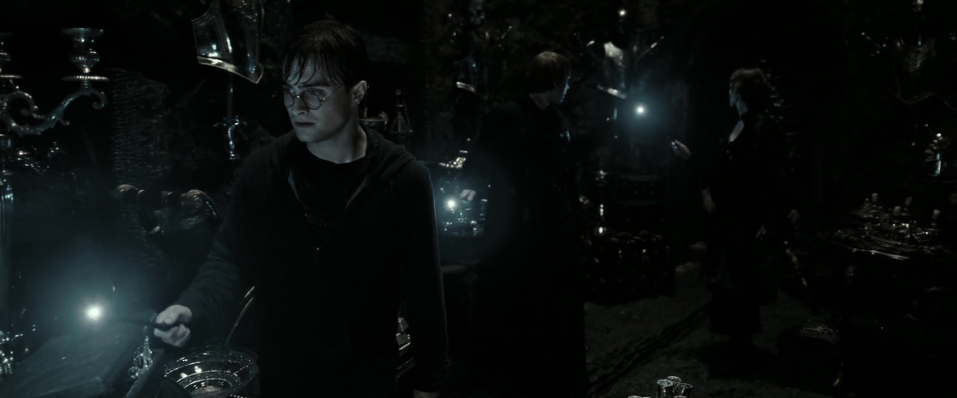 EmmaWatsonFan_dot_nl-HarryPotterAndTheDeathlyHallowsPart2-1026.jpg