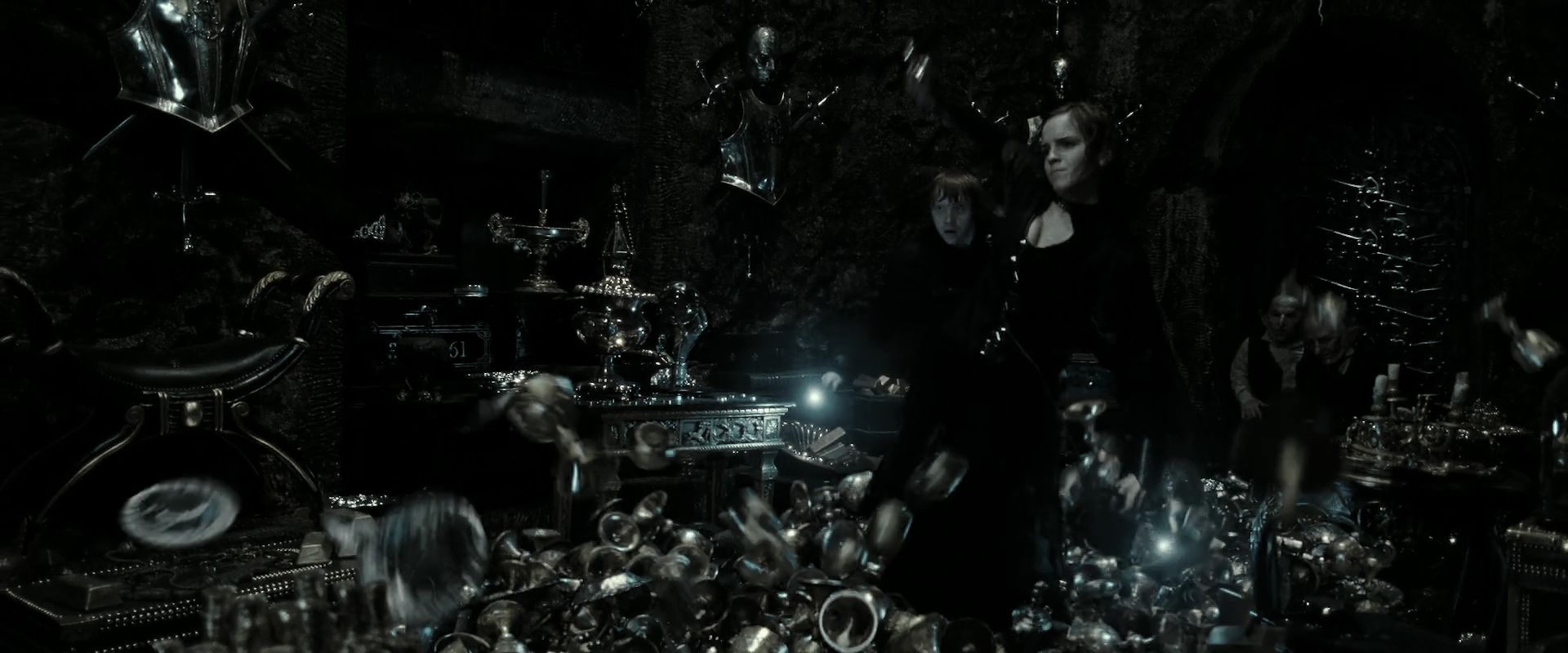 EmmaWatsonFan_dot_nl-HarryPotterAndTheDeathlyHallowsPart2-1067.jpg