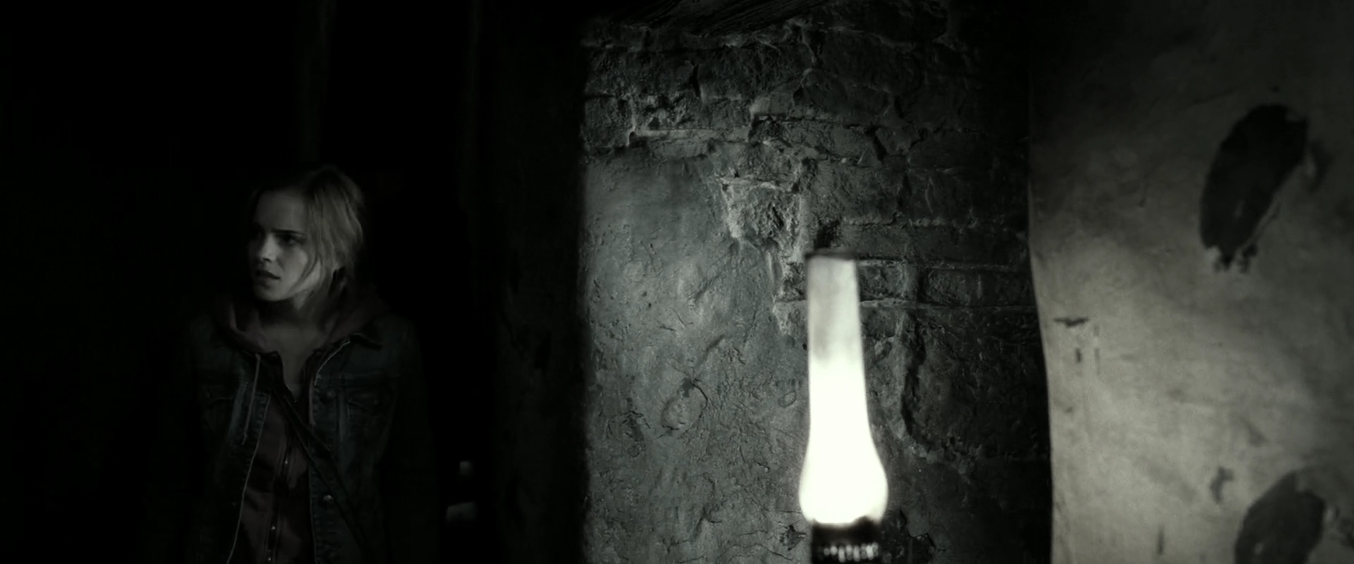 EmmaWatsonFan_dot_nl-HarryPotterAndTheDeathlyHallowsPart2-1552.jpg EmmaWatsonFan_dot_nl-HarryPotterAndTheDeathlyHallowsPart2-1552.jpg