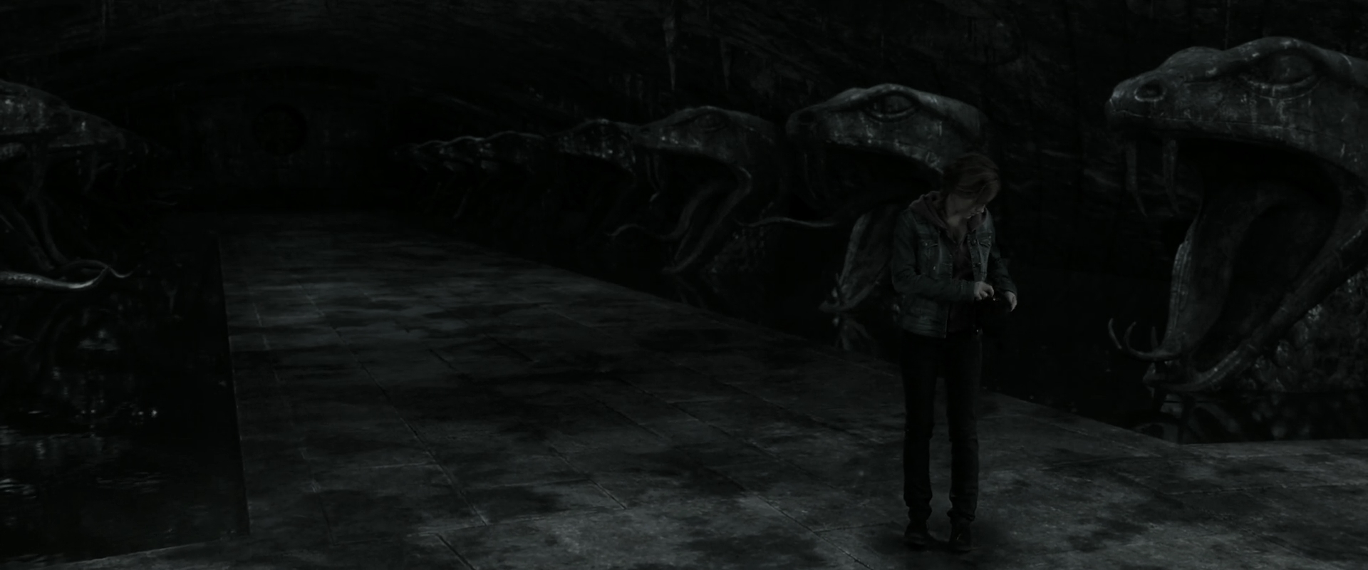 EmmaWatsonFan_dot_nl-HarryPotterAndTheDeathlyHallowsPart2-2974.jpg EmmaWatsonFan_dot_nl-HarryPotterAndTheDeathlyHallowsPart2-2974.jpg