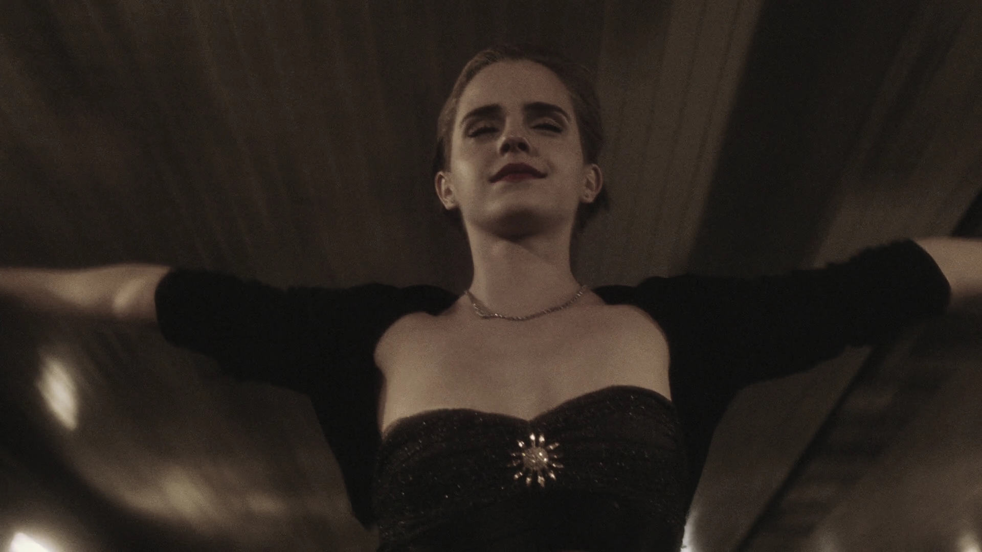 EmmaWatonFan-dot-nl_ThePerksOfBeingAWallflower1609.jpg