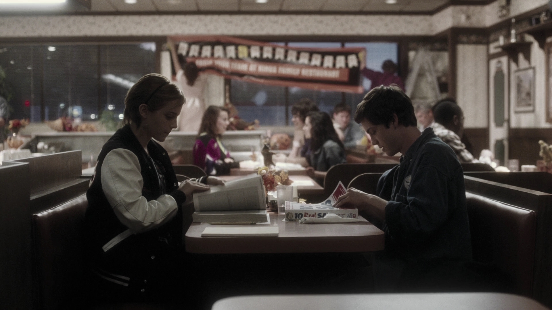 EmmaWatonFan-dot-nl_ThePerksOfBeingAWallflower2209.jpg EmmaWatonFan-dot-nl_ThePerksOfBeingAWallflower2209.jpg