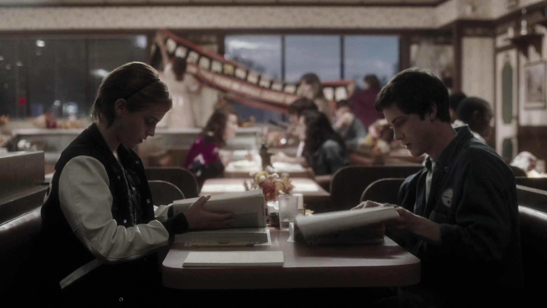 EmmaWatonFan-dot-nl_ThePerksOfBeingAWallflower2211.jpg EmmaWatonFan-dot-nl_ThePerksOfBeingAWallflower2211.jpg