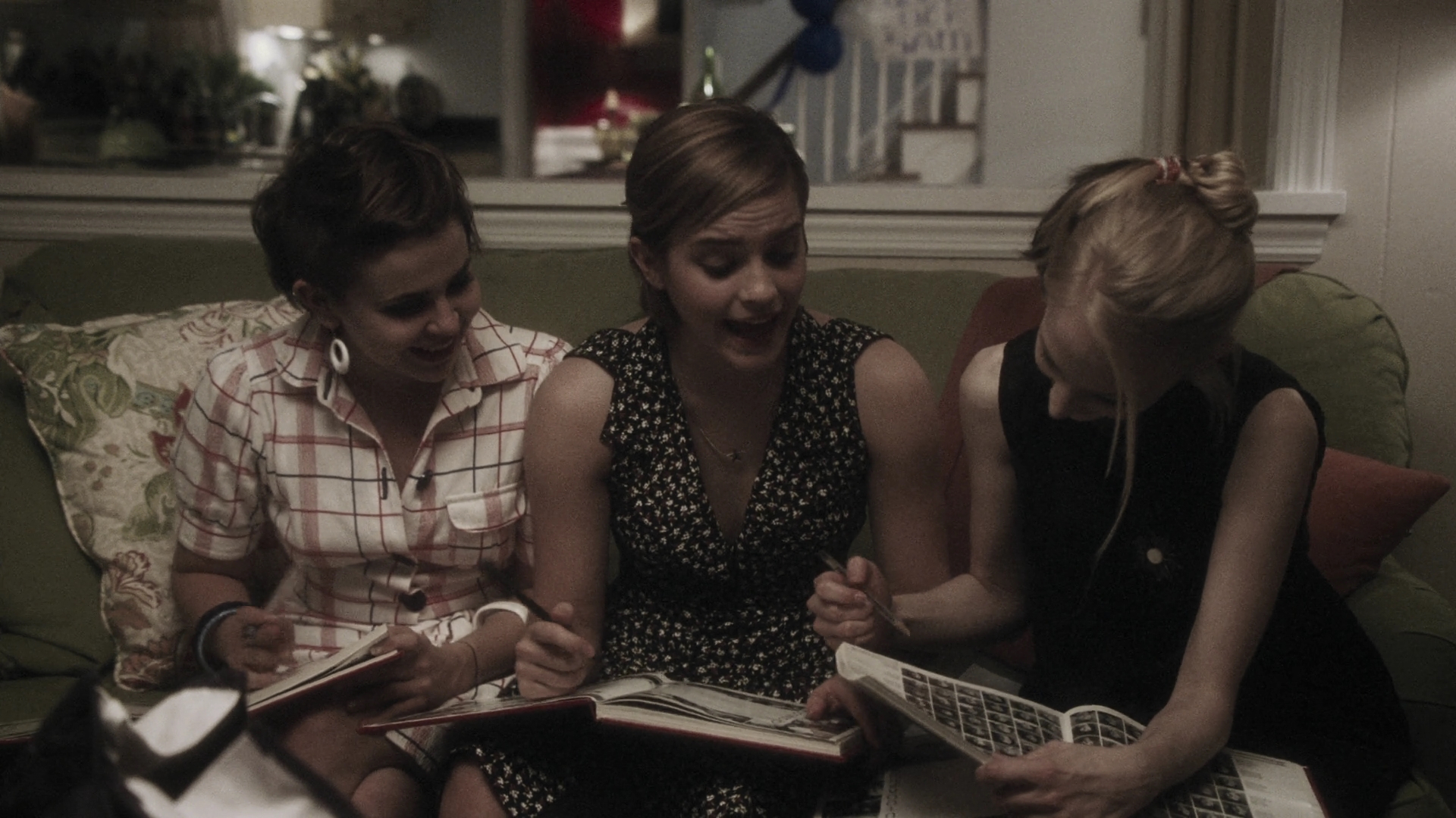EmmaWatonFan-dot-nl_ThePerksOfBeingAWallflower4833.jpg EmmaWatonFan-dot-nl_ThePerksOfBeingAWallflower4833.jpg