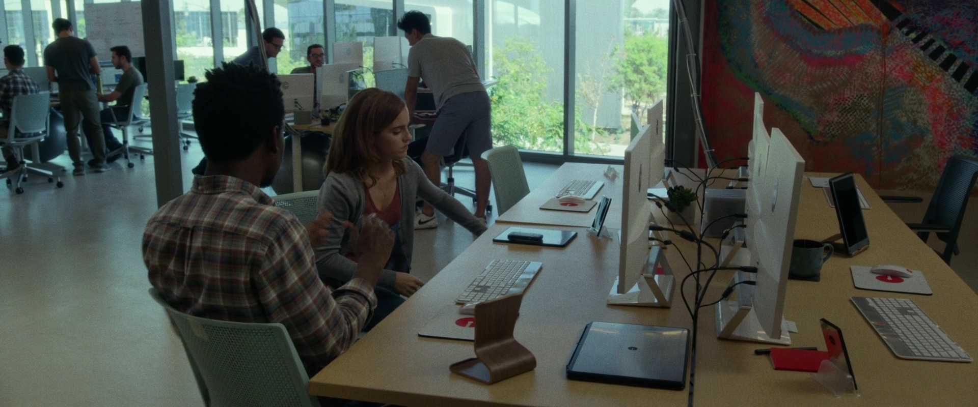 EmmaWatsonFan-dot-nl_TheCircle0570.jpg