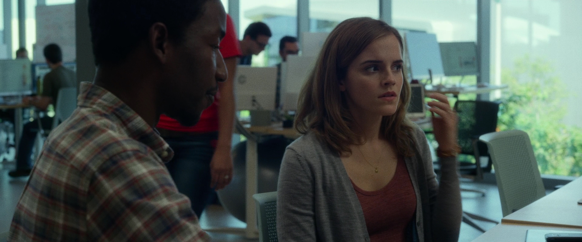 EmmaWatsonFan-dot-nl_TheCircle0597.jpg