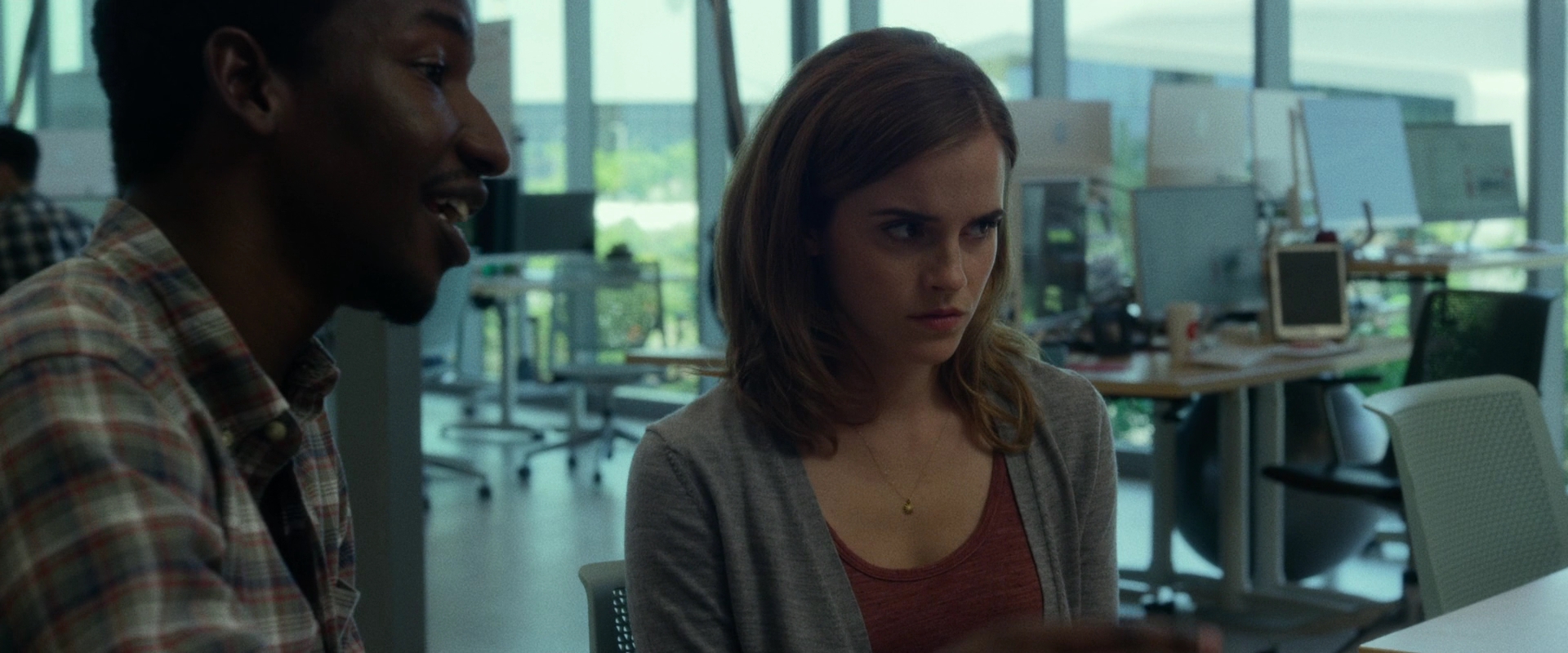 EmmaWatsonFan-dot-nl_TheCircle0604.jpg