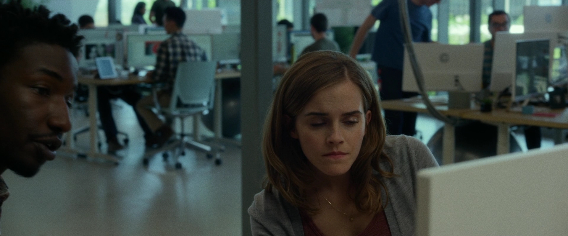 EmmaWatsonFan-dot-nl_TheCircle0623.jpg