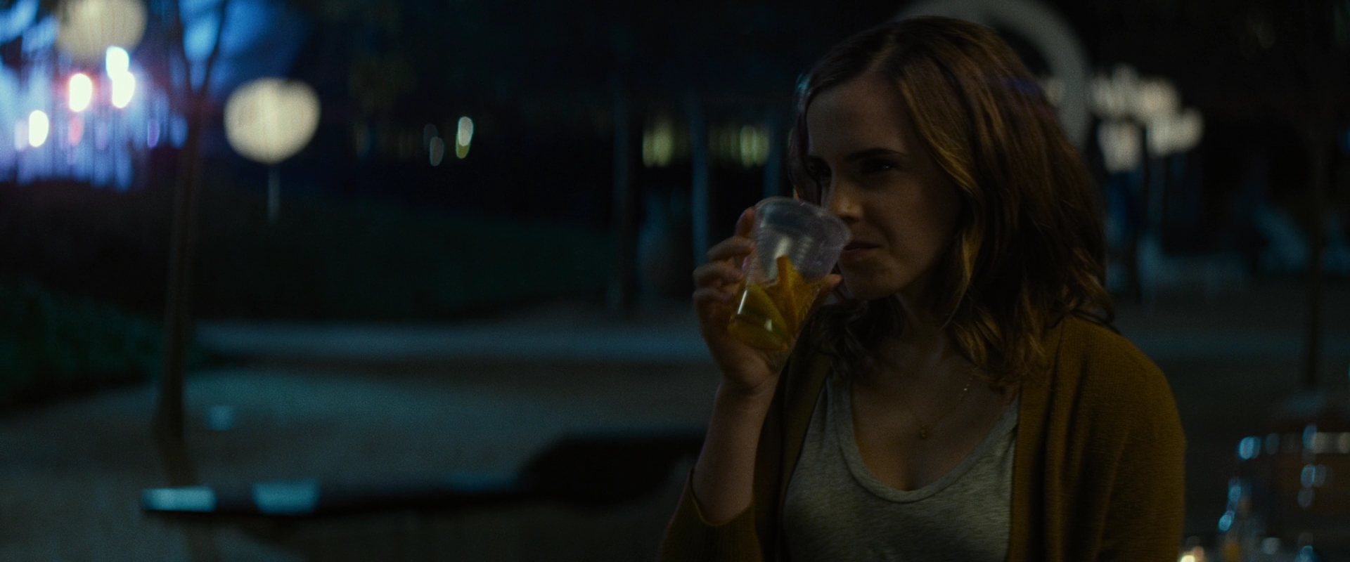 EmmaWatsonFan-dot-nl_TheCircle1332.jpg