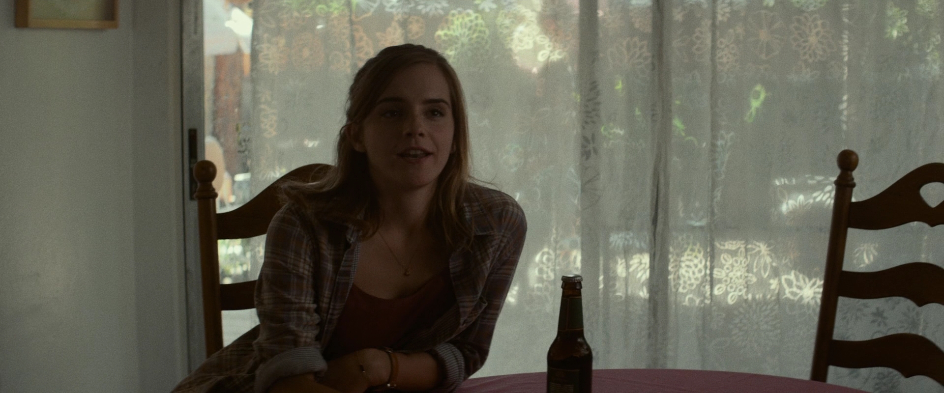 EmmaWatsonFan-dot-nl_TheCircle1461.jpg