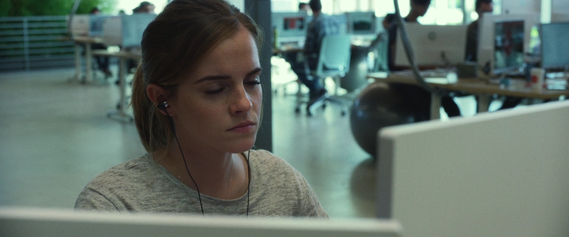 EmmaWatsonFan-dot-nl_TheCircle1644.jpg