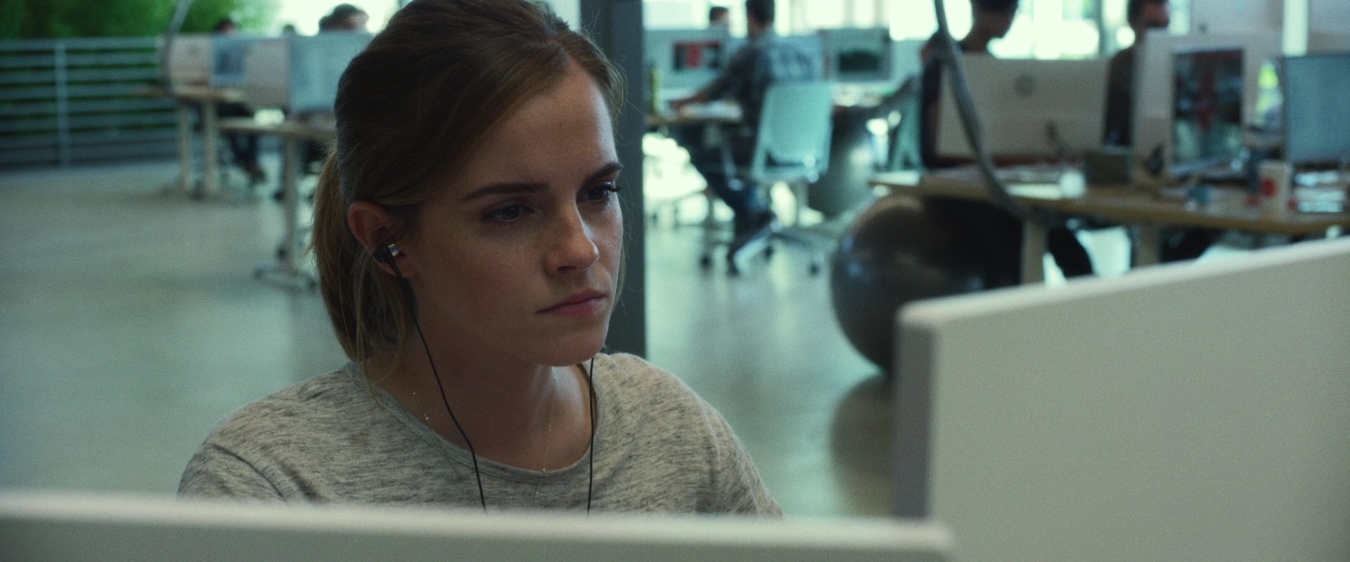 EmmaWatsonFan-dot-nl_TheCircle1645.jpg