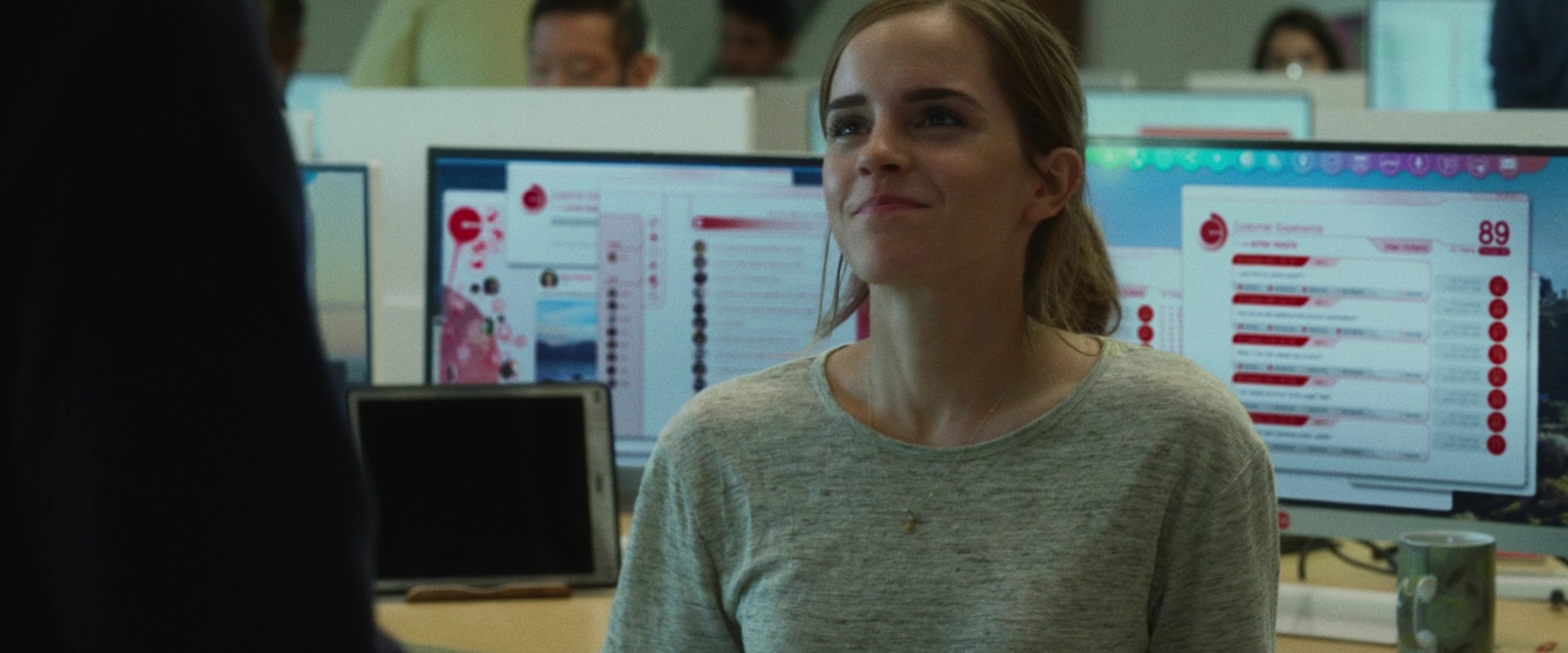 EmmaWatsonFan-dot-nl_TheCircle1664.jpg