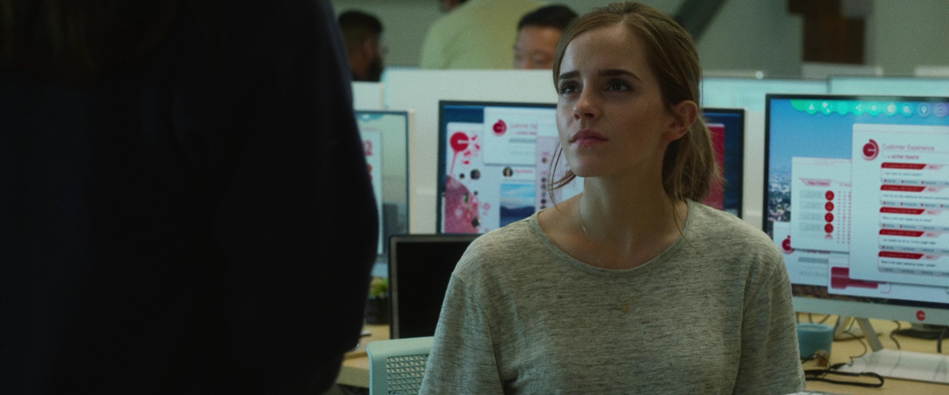 EmmaWatsonFan-dot-nl_TheCircle1673.jpg