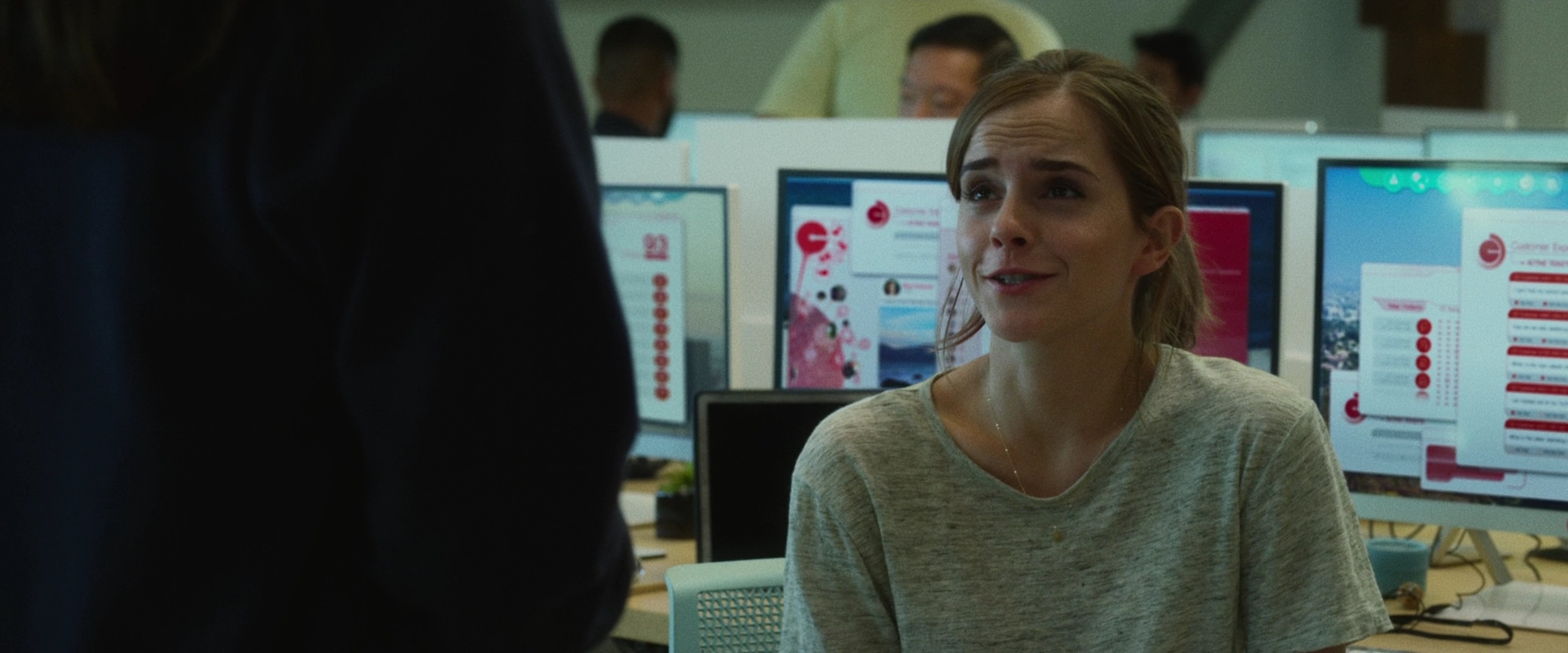 EmmaWatsonFan-dot-nl_TheCircle1677.jpg