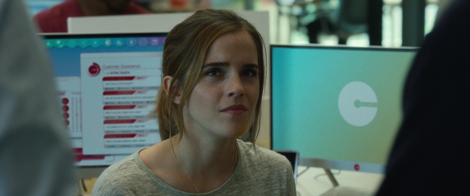EmmaWatsonFan-dot-nl_TheCircle1712.jpg