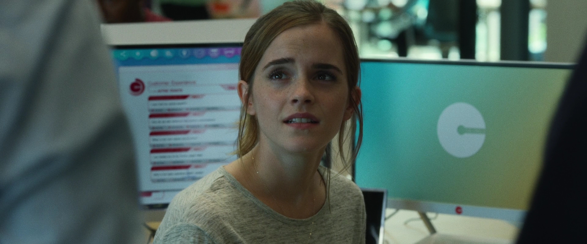 EmmaWatsonFan-dot-nl_TheCircle1718.jpg