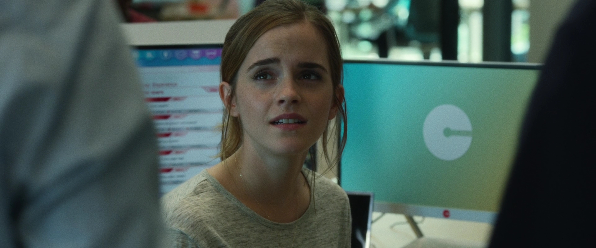 EmmaWatsonFan-dot-nl_TheCircle1719.jpg