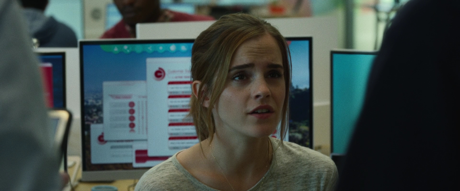 EmmaWatsonFan-dot-nl_TheCircle1725.jpg