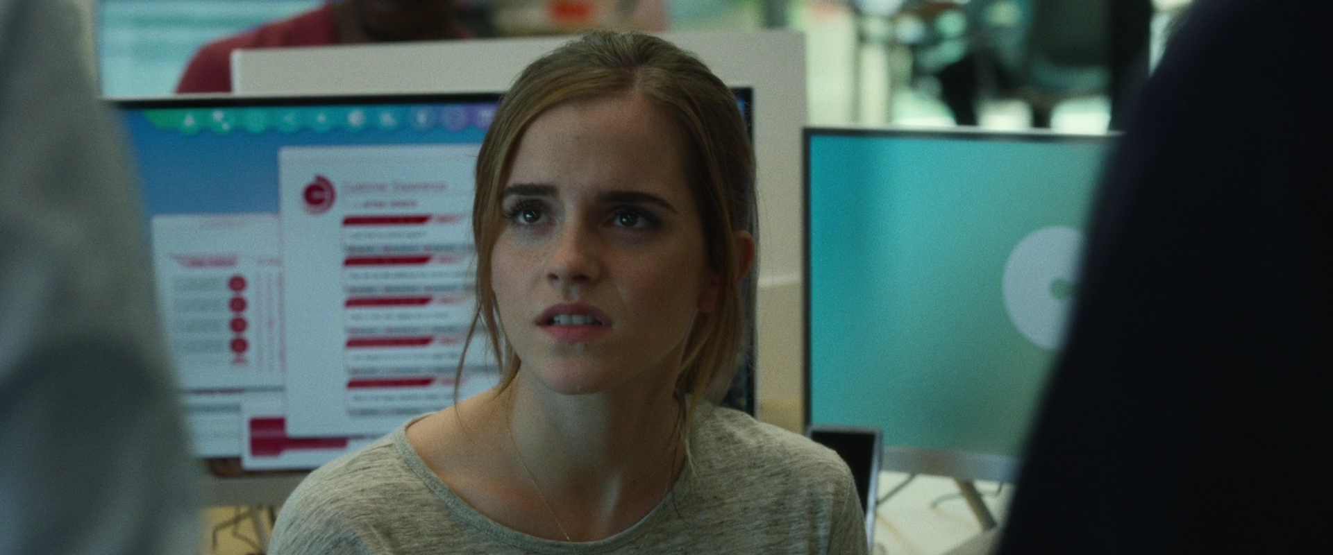 EmmaWatsonFan-dot-nl_TheCircle1731.jpg