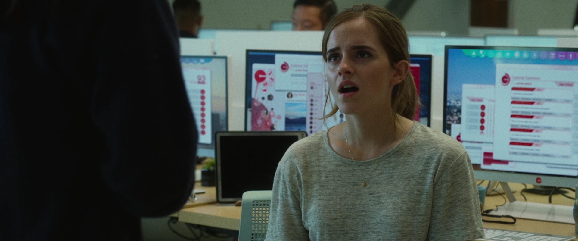 EmmaWatsonFan-dot-nl_TheCircle1743.jpg
