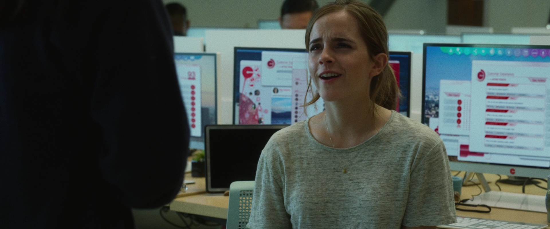 EmmaWatsonFan-dot-nl_TheCircle1744.jpg