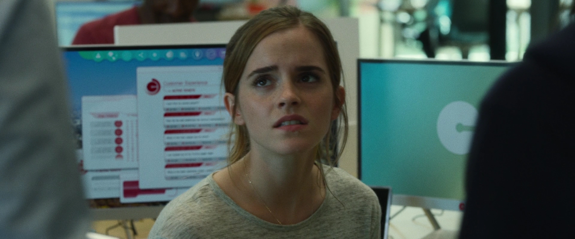 EmmaWatsonFan-dot-nl_TheCircle1754.jpg
