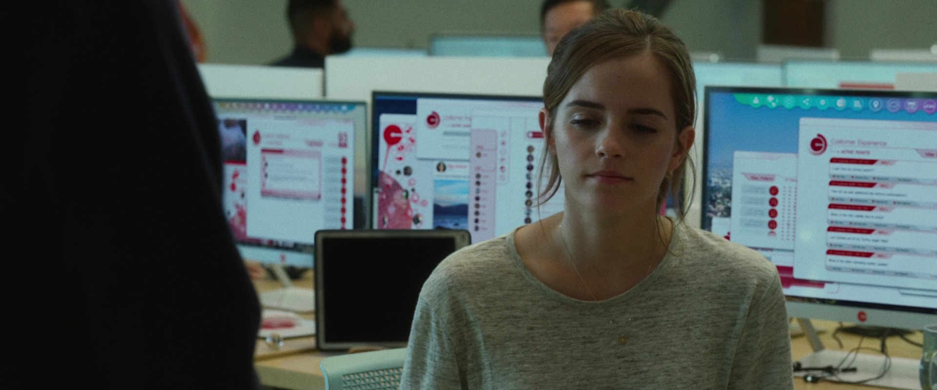 EmmaWatsonFan-dot-nl_TheCircle1771.jpg