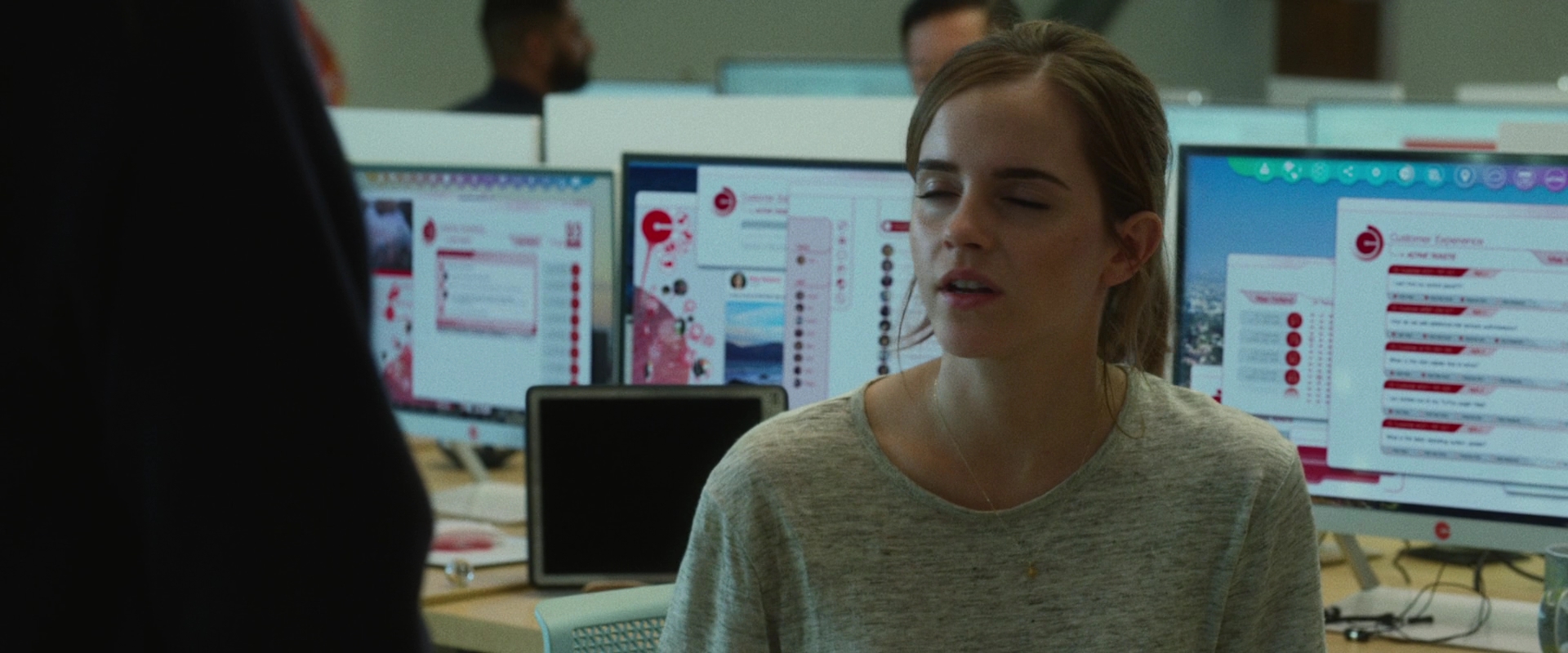 EmmaWatsonFan-dot-nl_TheCircle1772.jpg