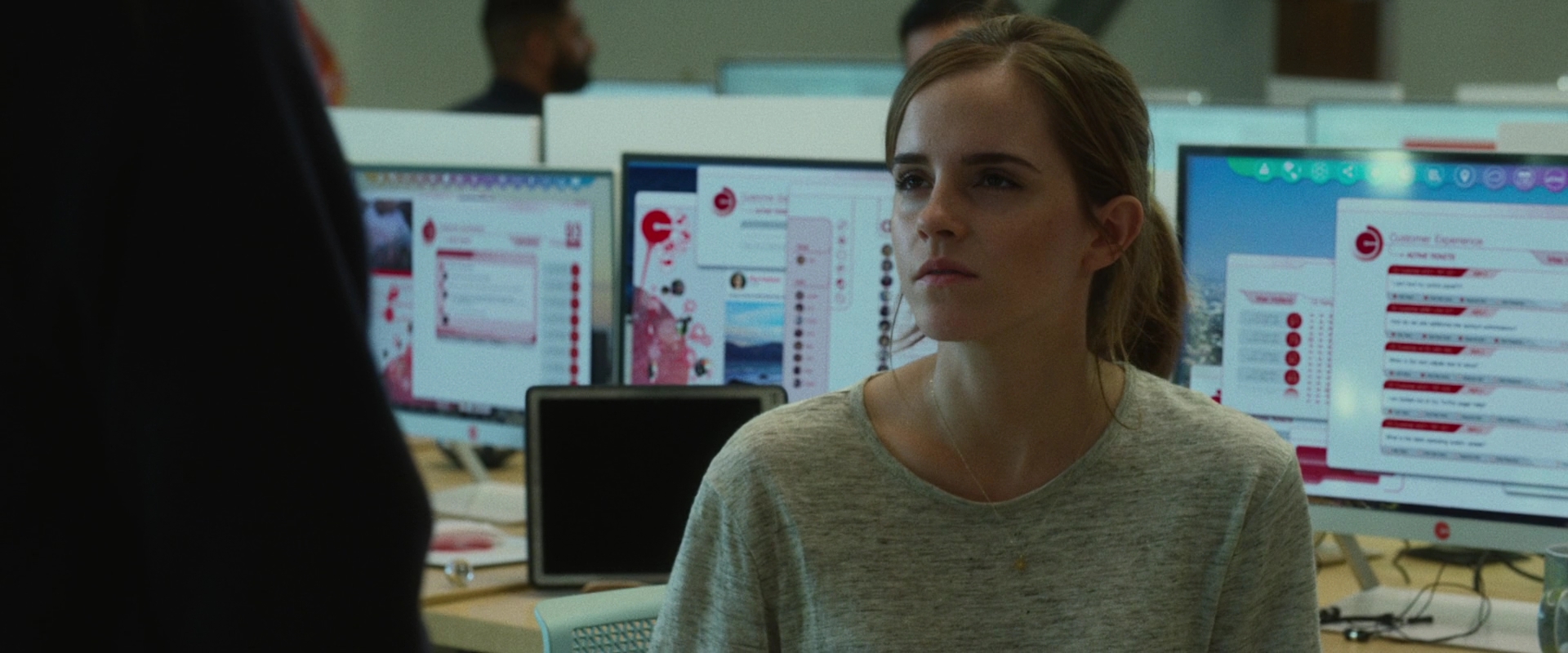 EmmaWatsonFan-dot-nl_TheCircle1773.jpg