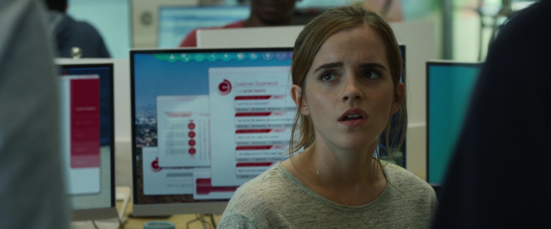 EmmaWatsonFan-dot-nl_TheCircle1777.jpg