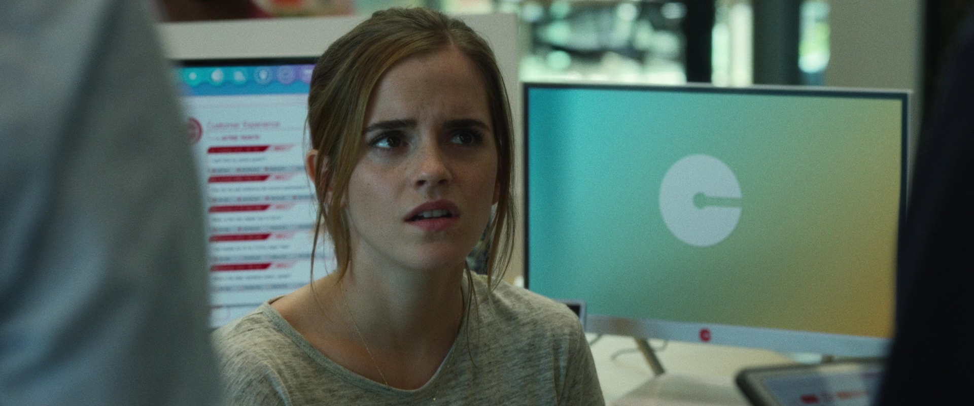 EmmaWatsonFan-dot-nl_TheCircle1785.jpg