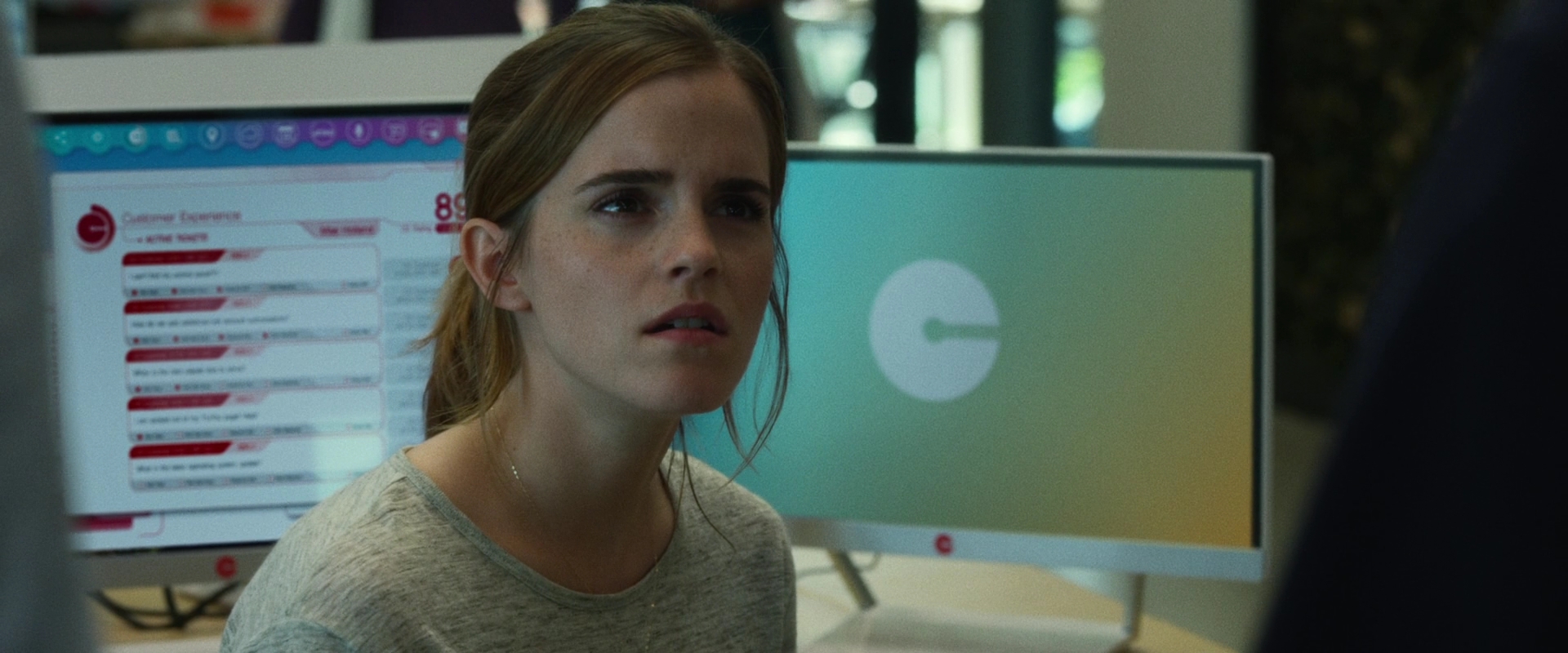EmmaWatsonFan-dot-nl_TheCircle1801.jpg