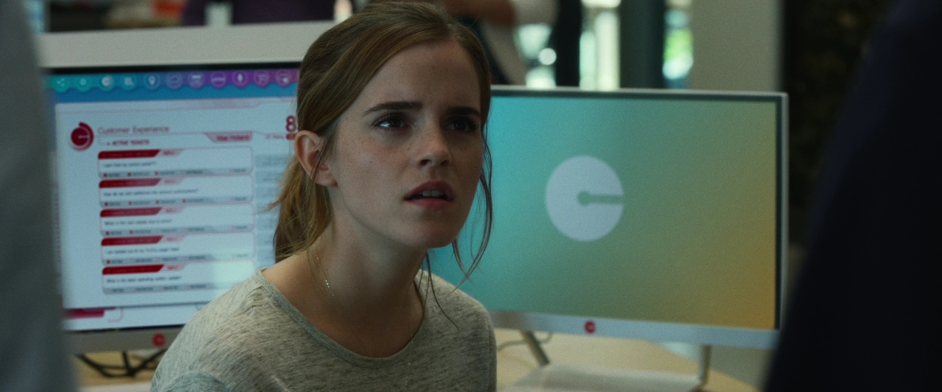 EmmaWatsonFan-dot-nl_TheCircle1802.jpg