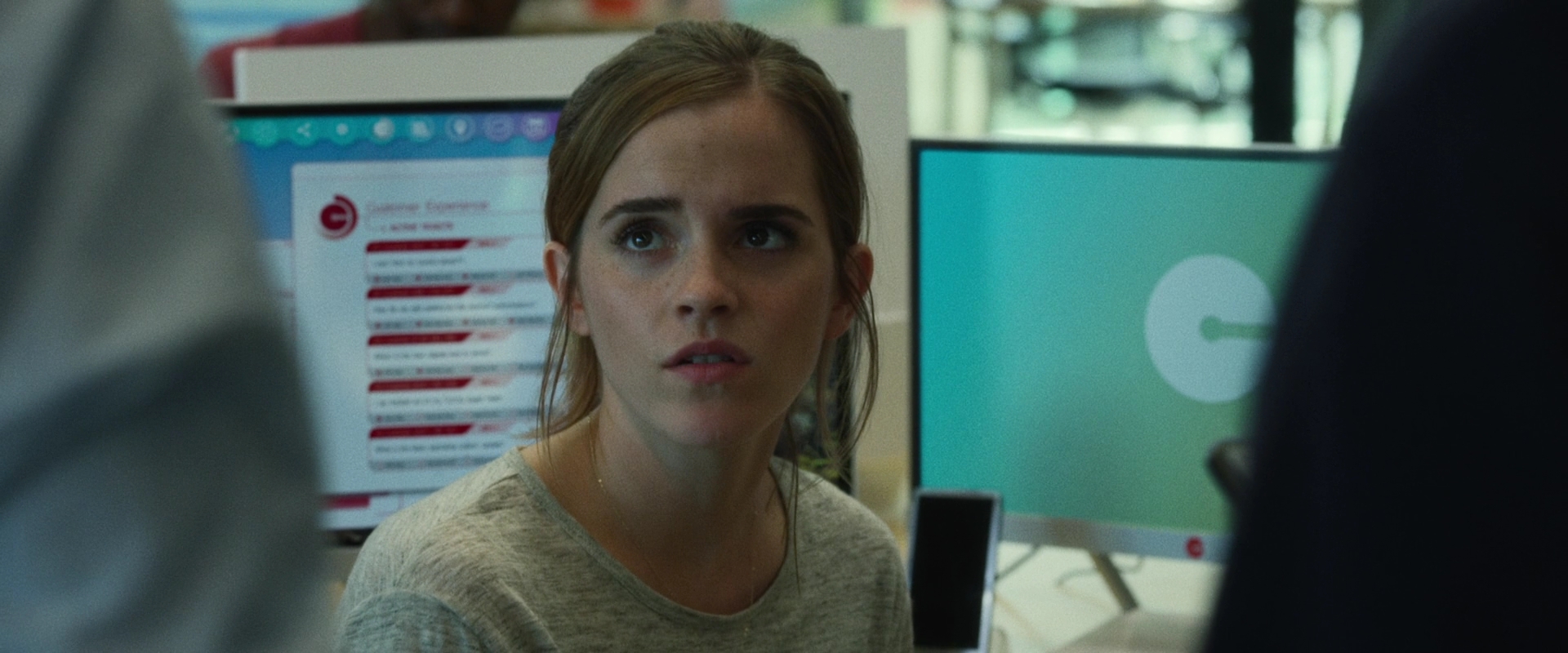 EmmaWatsonFan-dot-nl_TheCircle1811.jpg
