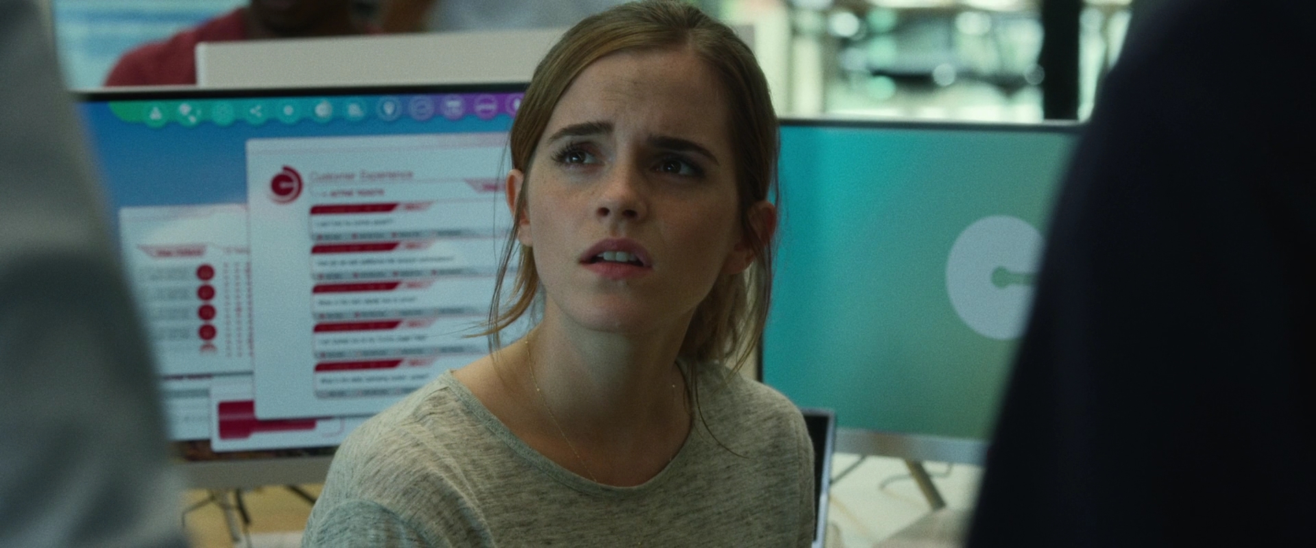 EmmaWatsonFan-dot-nl_TheCircle1816.jpg