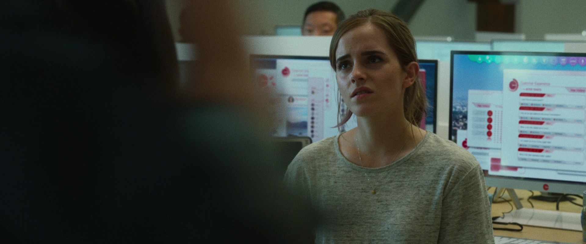 EmmaWatsonFan-dot-nl_TheCircle1824.jpg